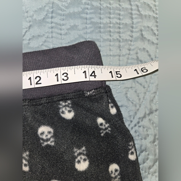 Hot Kiss Women's M Cropped Fleece Skull Joggers - Picture 8 of 11